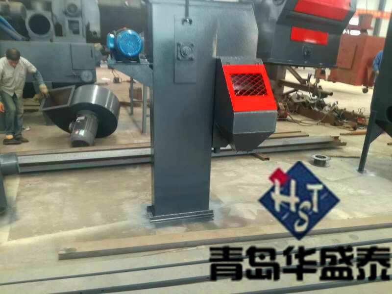 發(fā)往河北省326履帶式拋丸機(jī)裝車現(xiàn)場圖