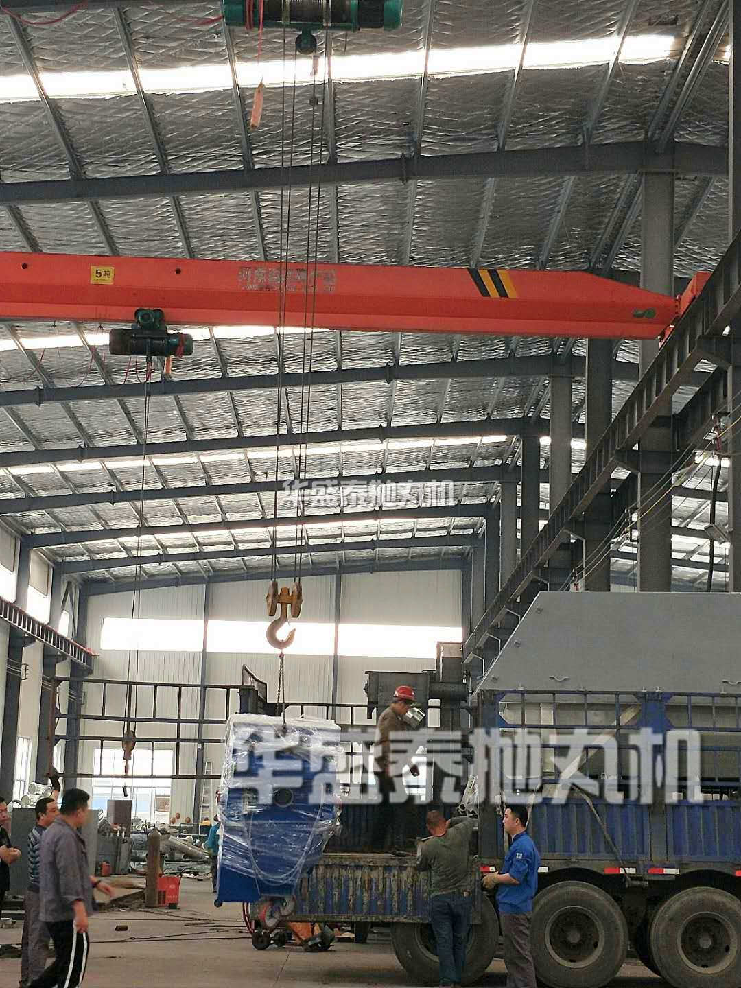 發貨大連葫蘆島HST550路面拋丸機裝車現場圖